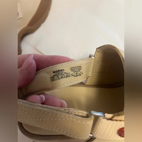 Free People Sorel Roam'N Rubber Clogs
Size 9.5 - Picture 10 of 13